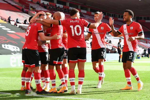  奥格斯堡防守铁桶阵，零封领头羊爆大冷门